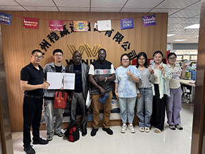 WINIW Showcases Eco-Leather Innovations to African Partners in Jinjiang