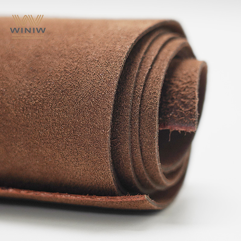 Des moyens simples pour entretenir le tissu en daim microfibre