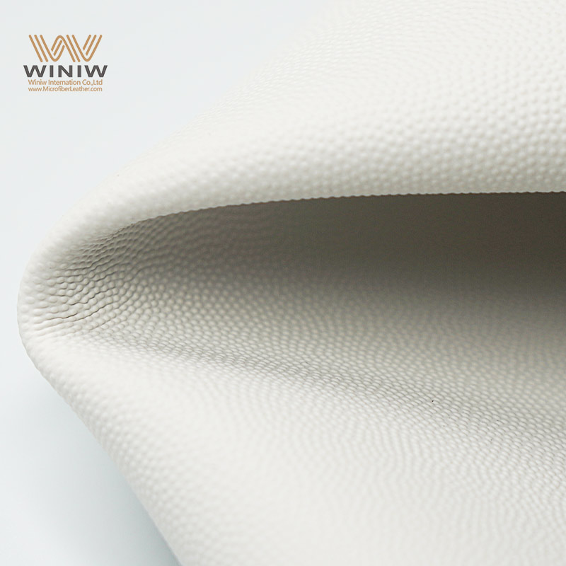 Les secrets de fabrication des vrais ballons de football dans une usine de cuir